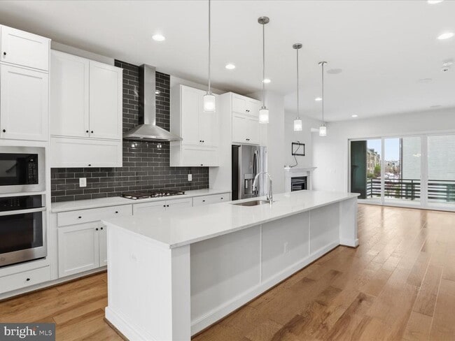 Building Photo - 20305 Savin Hill Dr