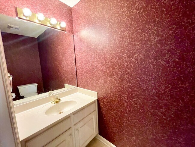 Building Photo - 3 Bed 2.5 Bath Beautiful Home Located North West Greensboro!