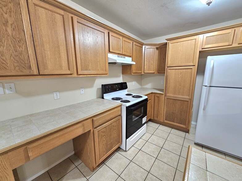 Building Photo - 3606 N Arroyo Park Ln