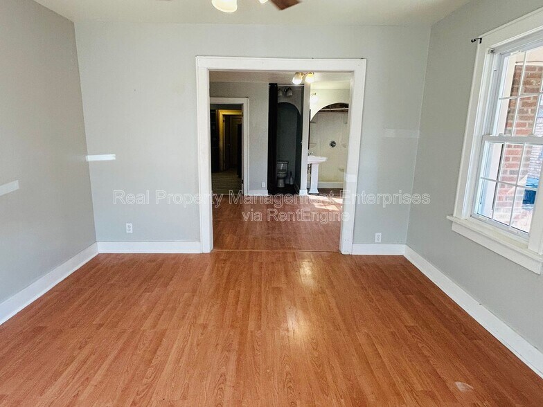 Building Photo - 2519 W Park Pl