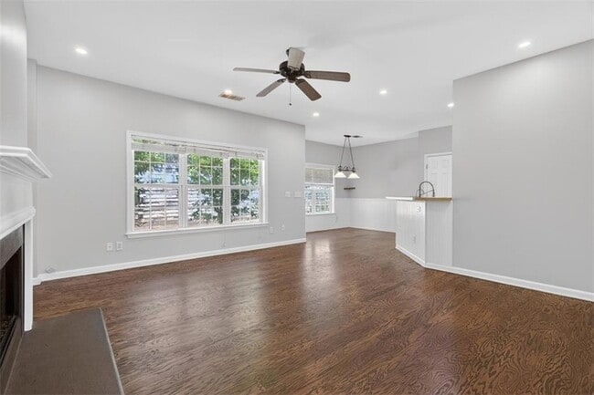 Building Photo - 2855 Stonehenge Ct