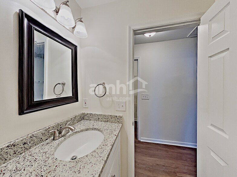 Building Photo - 2117 Ponty Pool Dr