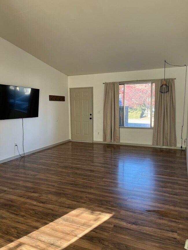 Building Photo - Now renting 2 bedroom Duplex  half-off the first month of rent