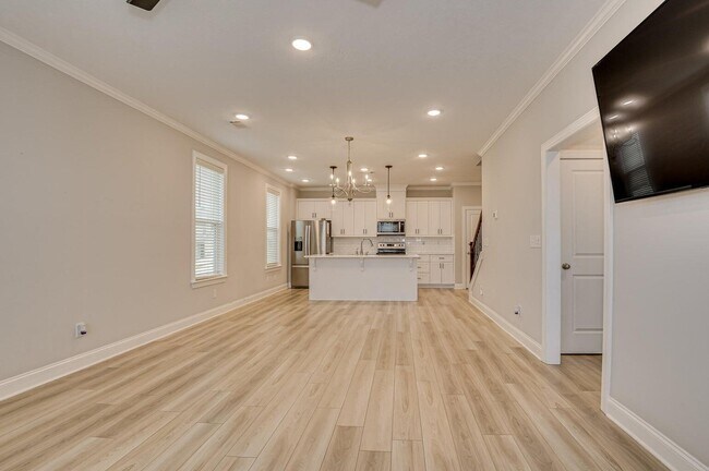 Building Photo - 596 Vinings Dr