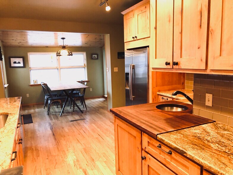 Building Photo - 923 Leyden St