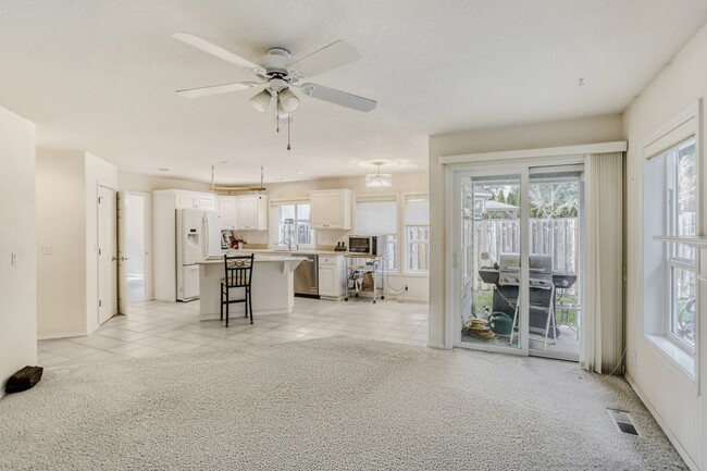 Building Photo - 374 NE 49th Ave