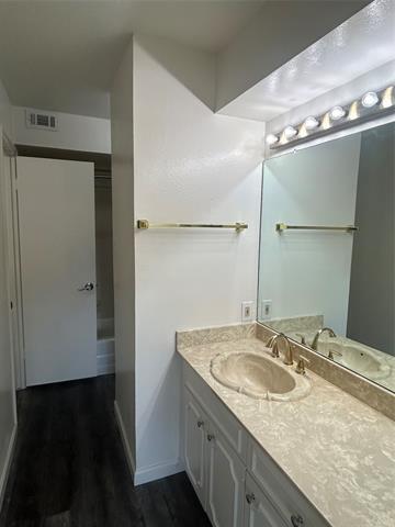 Building Photo - 5014 Les Chateaux Dr