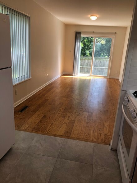 Dining RM - 1301 W Lake Lansing Rd