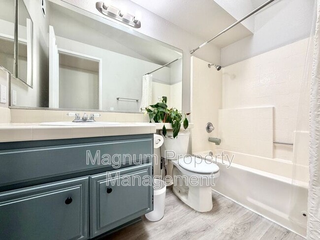 Building Photo - 45680 Clubhouse Dr