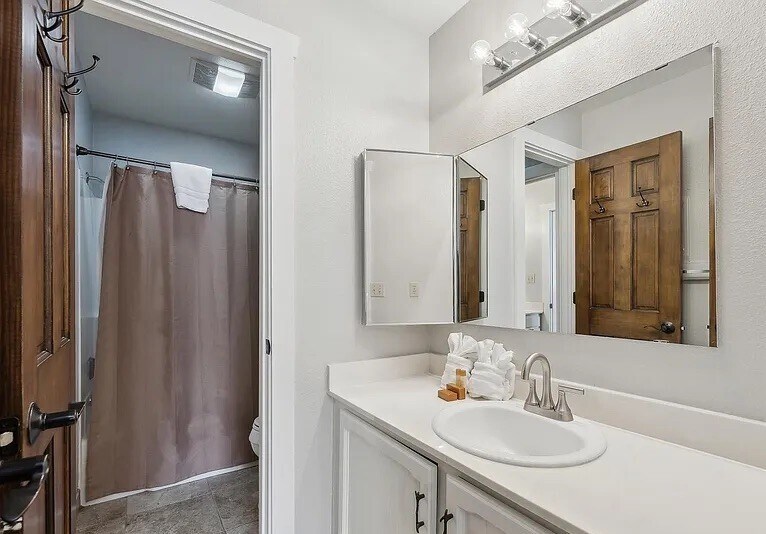 Building Photo - 2025 Canyons Resort Dr