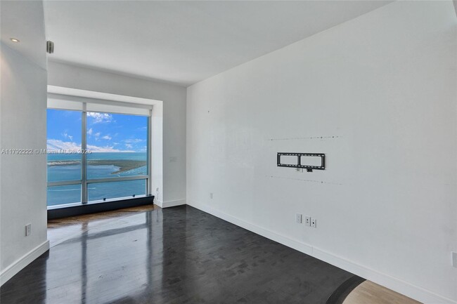 Building Photo - 1425 Brickell Ave