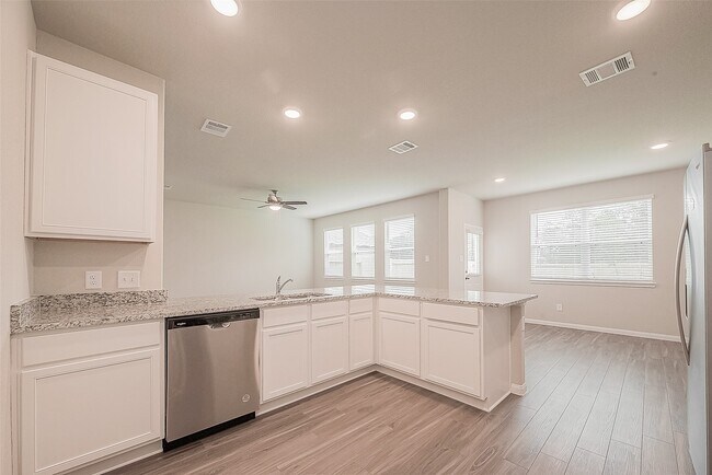 Building Photo - 2335 Tavo Trails Dr