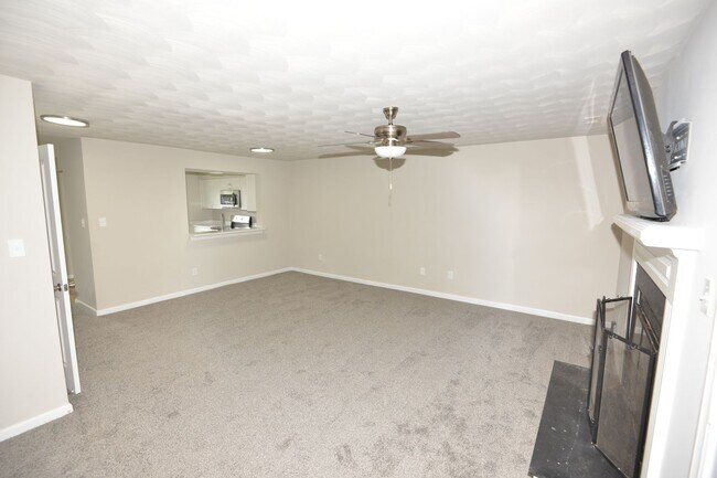 Building Photo - Renovated Townhome for Rent