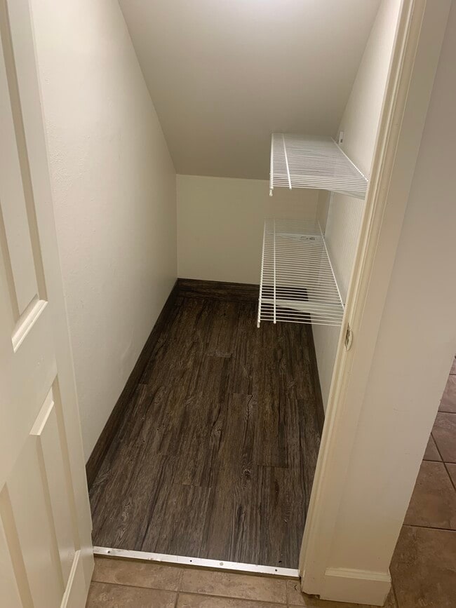 Building Photo - 2312 W Lindner Ave