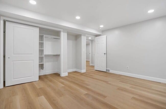 Building Photo - Spacious home for rent -  2.2 miles from t...