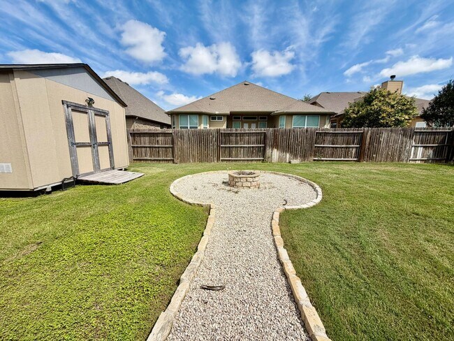 Building Photo - Welcome home to 621 Cavan!