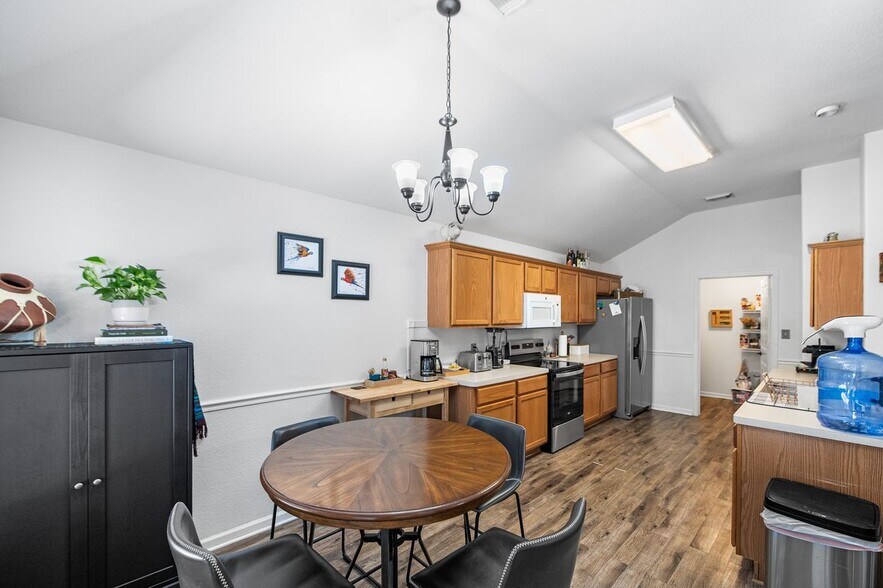 Building Photo - 13839 Bent Ridge Dr