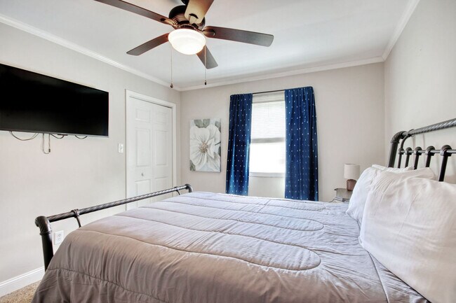 Building Photo - 1563 Elizabeth Rd