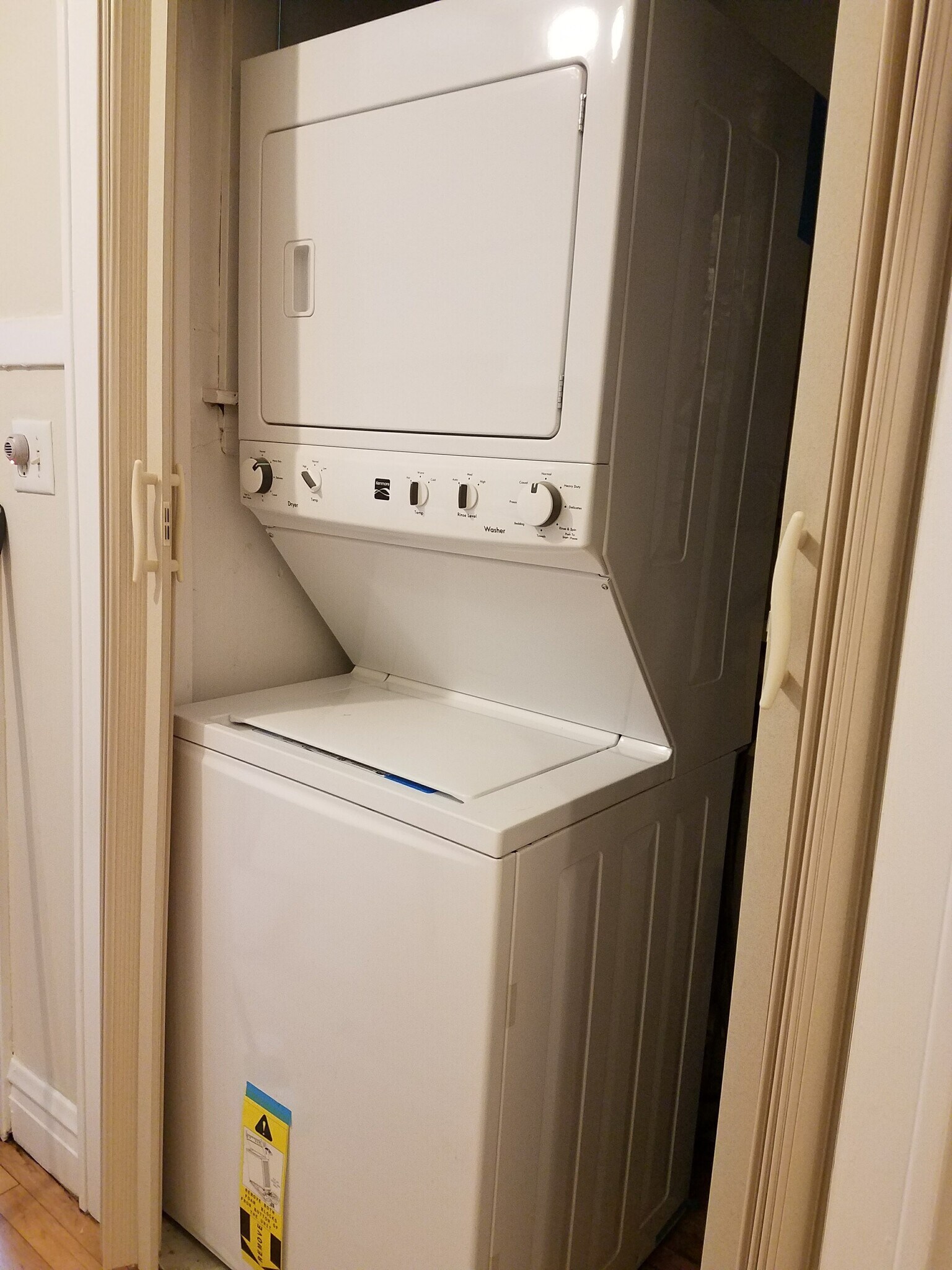 Building Photo - 4520 W Wellington Ave