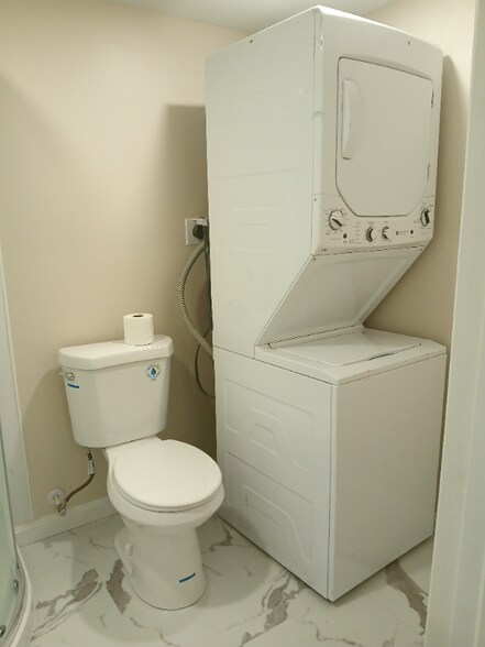 Building Photo - 204 Southwood Rd