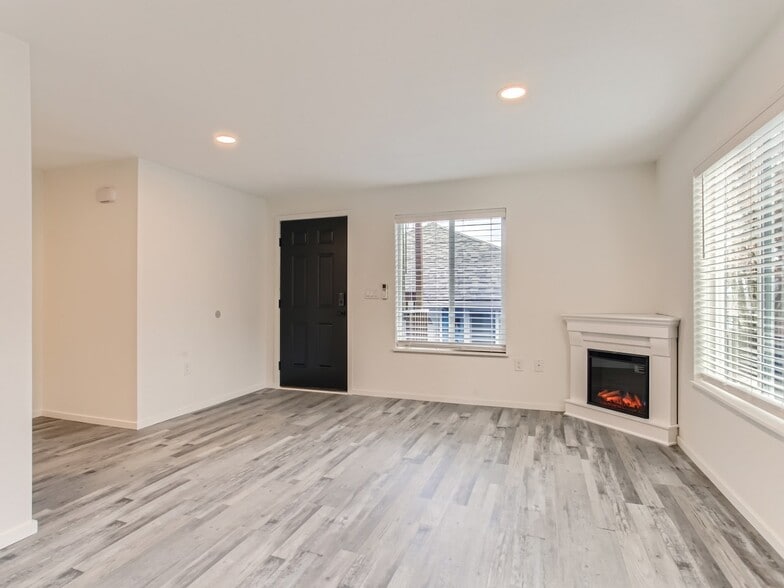 Building Photo - 4606 NE Lombard St