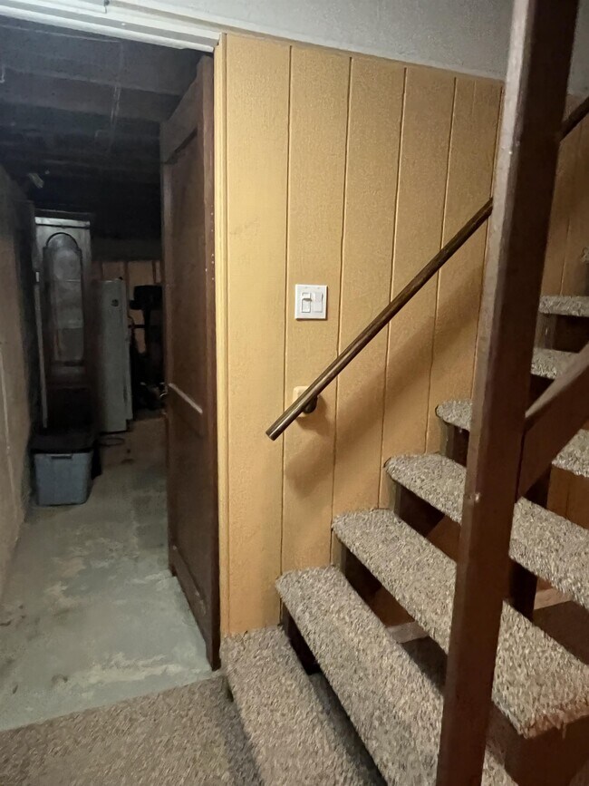 Building Photo - 1040 Daniels Farm Rd