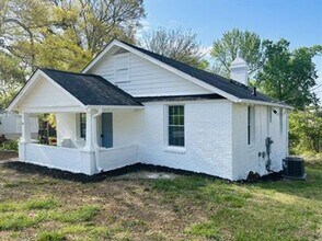 Building Photo - 3/2 Available Now!