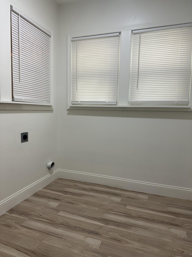 Building Photo - 2030 S Hayden St