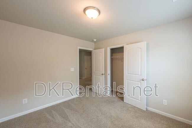 Building Photo - 1526 Fern Ridge Ln