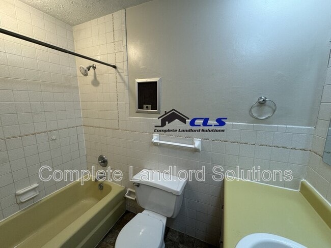 Building Photo - 1795 E Southern Manor Dr