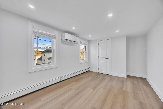 Building Photo - 6 Orchard St