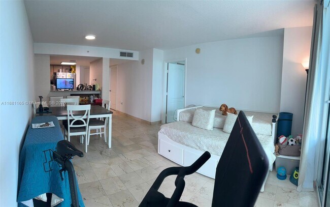 Building Photo - 2101 Brickell Ave