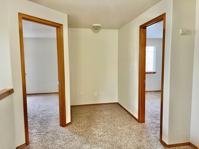 Building Photo - Excellent Location in Fishers Landing near...
