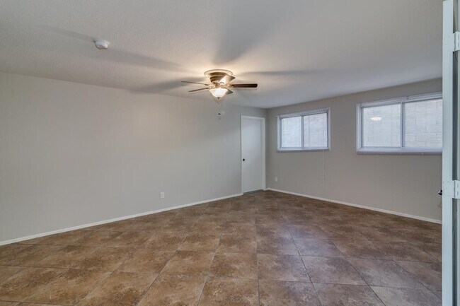Building Photo - 137 E Riviera Dr