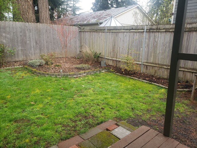 Building Photo - Adorable One-Level House with Huge Backyard in Vancouver!