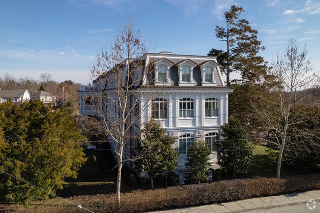 Building Photo - Louella Mansion