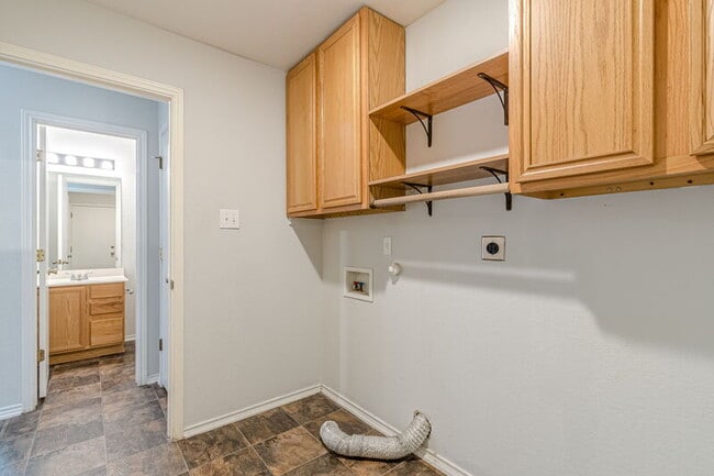 Building Photo - 164 Springtree Hollow