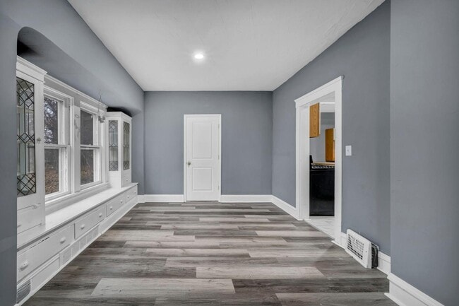 Building Photo - 4730 E 142nd St