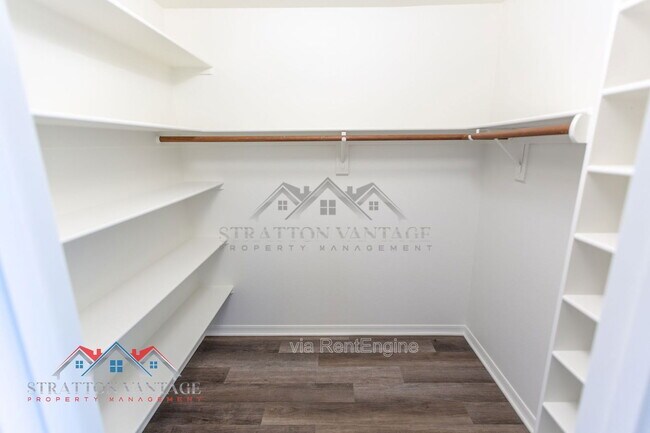 Building Photo - 4728 E Ron Rico Rd