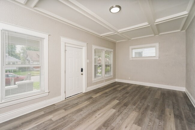 Building Photo - 628 S 40th St