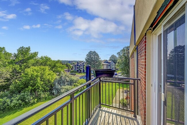 Building Photo - $940.95 with Half Off the first month's rent, 1 Bed, 1 Bath, Condo in Denver with Cozy Fireplace!