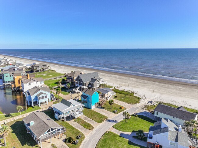 Building Photo - 16904 Beachcomber Dr