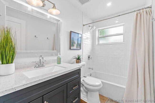 Building Photo - 4586 Ellwood Dr