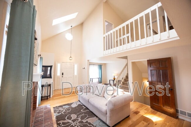 Building Photo - 16821 E Hialeah Ave