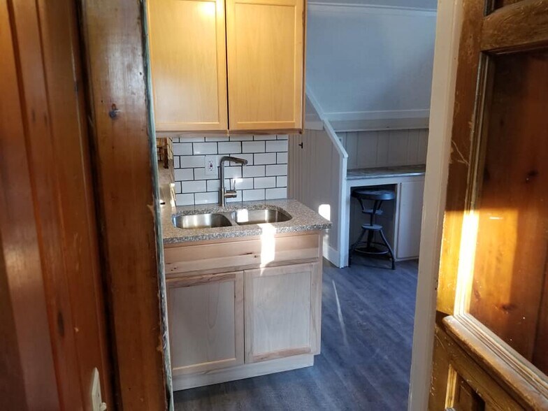 Attic Suite kitchenette - 401 Morgan Ave N