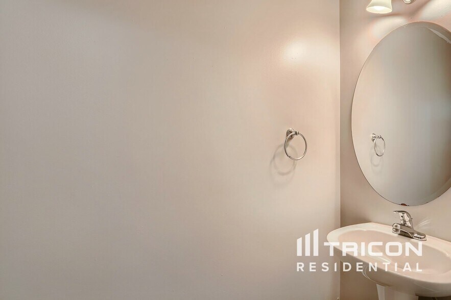 Building Photo - 3392 Summit Creek Ln