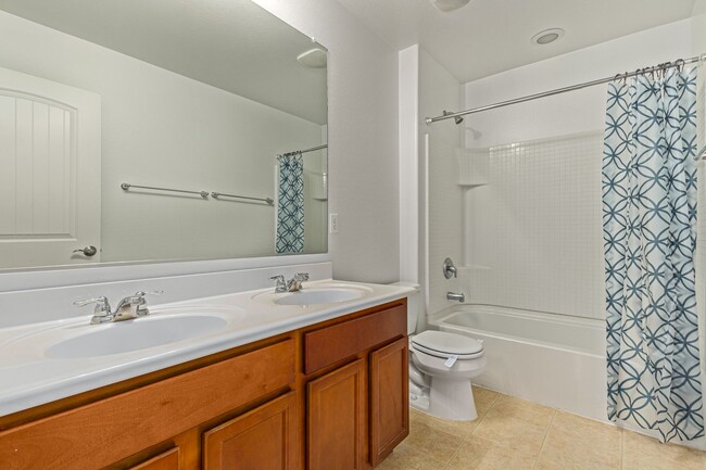 Building Photo - SPACIOUS 4BR/3BA in Peoria!