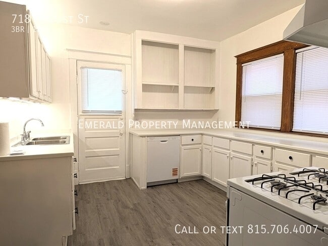 Building Photo - 718 Locust St