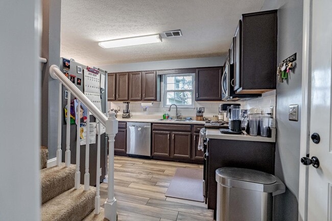 Building Photo - 511 Henry St