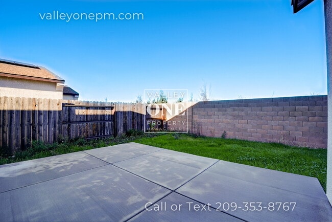Building Photo - LIKE-NEW SOLAR POWERED HOME, BUILT 2022